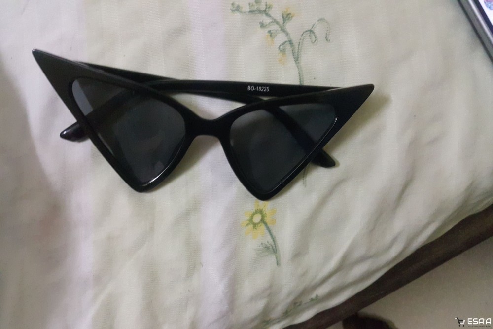 Sunshade glasses-Black triangular glasses